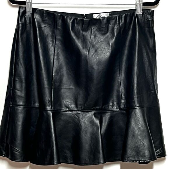 New Olivia Culpo X Le Tote Vegan Leather ruffle mini skirt Sz L - Picture 3 of 5